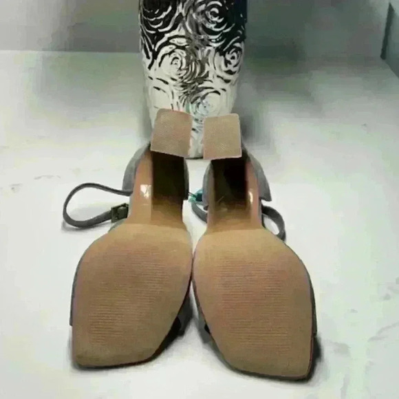 NWT Maurices Gray Suede Tiffany Sculpted Block Heels Size 8.5 - Picture 12 of 14